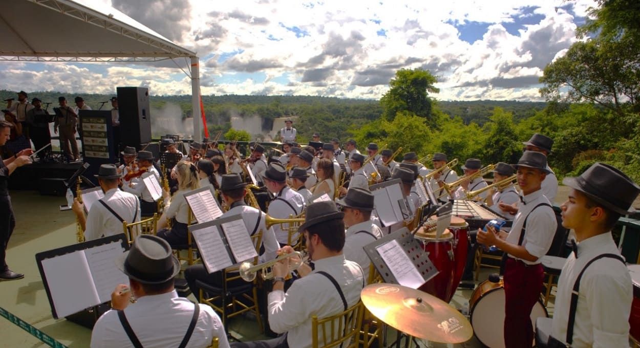 Natal Nas Cataratas Conecta Cultura E Natureza Em Foz Do Igua U