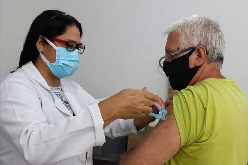 Os números absolutos de vacinas aplicadas não podem ser vistos isoladamente, fora do contexto geral da pandemia. - Foto: Christian Rizzi (AMN)