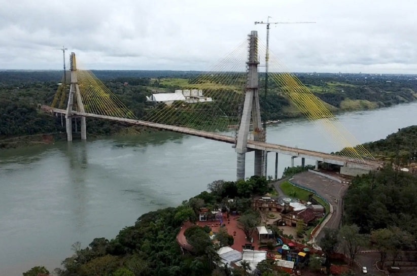 Ponte da Integração vista do lado brasileiro do Marco das Três Fronteiras. Imagem: DER/PR