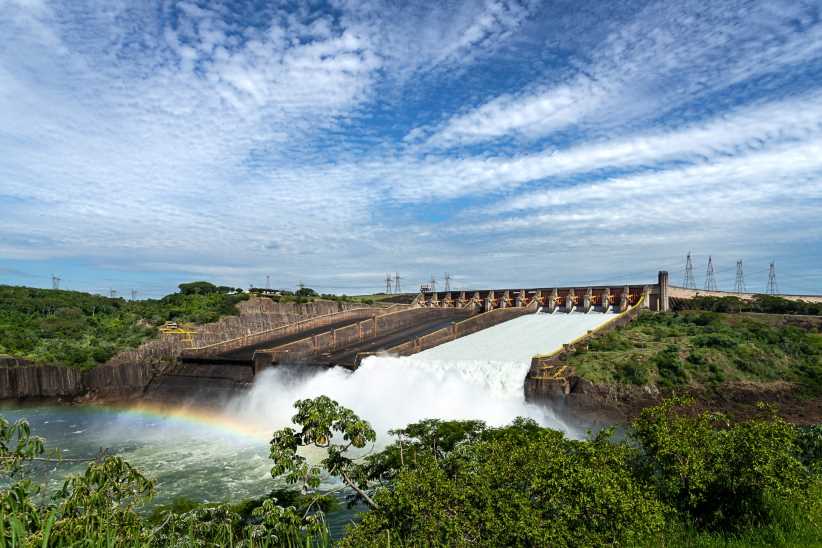 Vertedouro de Itaipu deve ficar aberto até o fim de janeiro