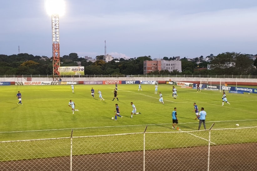 Foz do Iguaçu FC no ataque contra o Londrina no ABC. Imagem: Alexandre Palmar/H2FOZ