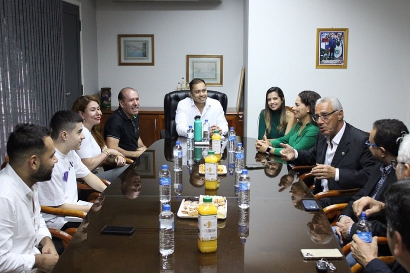 Comitiva brasileira reunida com o prefeito Miguel Prieto. Imagem: Gentileza/Prefeitura de Ciudad del Este