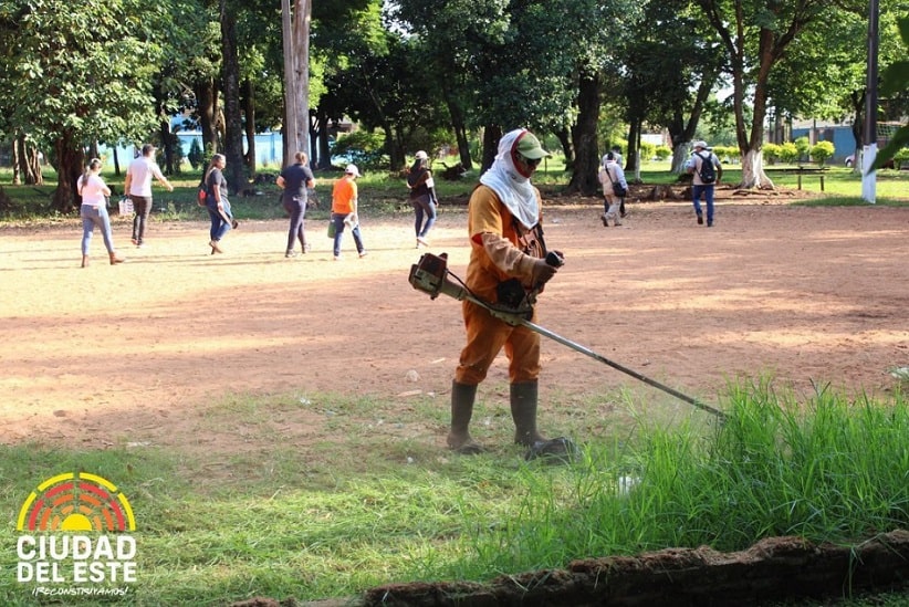 Ação de limpeza ambiental promovida pela prefeitura de Ciudad del Este. Imagem: Gentileza/Municipalidad CDE