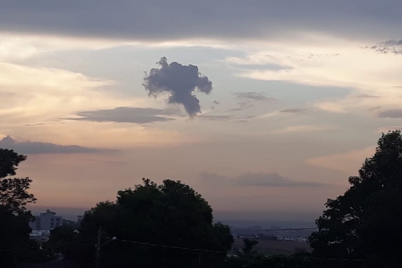 Céu de fim de tarde na Região Norte de Foz do Iguaçu. Imagem: Guilherme Wojciechowski/H2FOZ