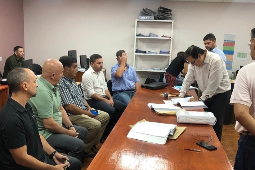 Autoridades reunidas durante o ato de lançamento da licitação. Imagem: Gentileza/Prefeitura de Puerto Iguazú