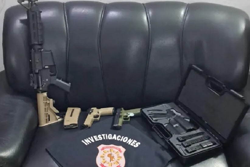 Armas apreendidas durante o procedimento. Imagem: Gentileza/Polícia Nacional