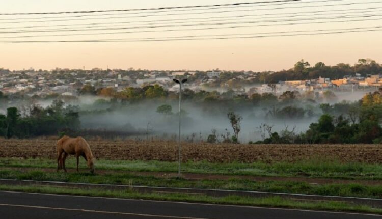 Névoa na baixada do Rio Almada, Região Norte de Foz do Iguaçu. Imagem: Marcos Labanca/H2FOZ