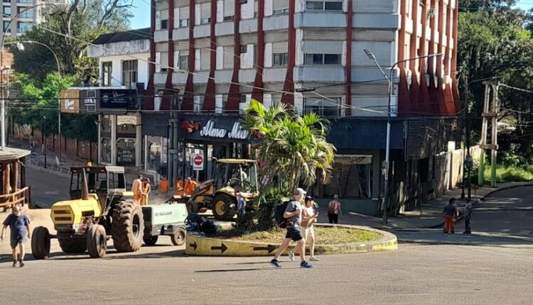 Etapa atual de trabalhos está concentrada na esquina das 