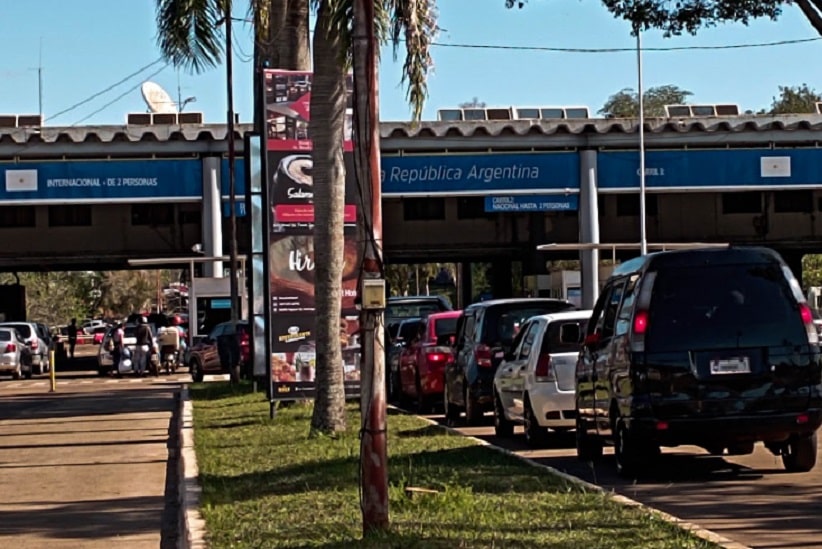 Fila para a passagem da aduana argentina da Ponte Tancredo Neves. Imagem: Marcos Labanca/H2FOZ