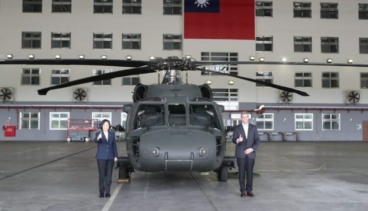 Mario Abdo Benítez ao lado da presidente de Taiwan, Tsai Ing-wen, em 2018. Imagem: Gentileza/Presidência do Paraguai