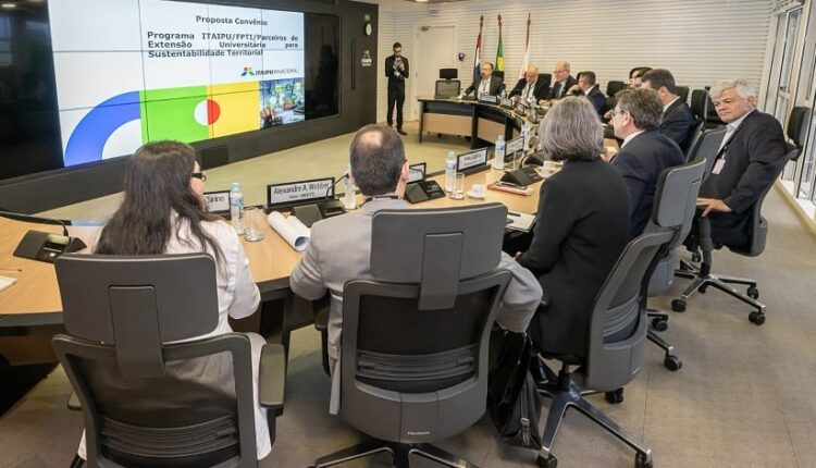 Reunião ocorreu no Centro Executivo da Vila A, em Foz do Iguaçu. Foto: Rafa Kondlatsch/Itaipu Binacional