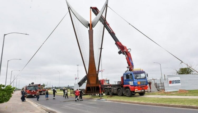 Obra faz referência à harpa e à ave araponga (pájaro campana). Foto: Gentileza/Prefeitura de Assunção