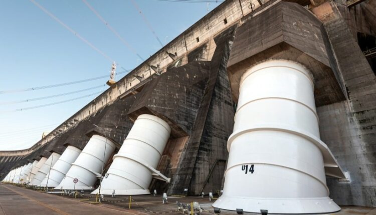 Com 20 turbinas, Itaipu é fundamental para atender à demanda de energia no Brasil e no Paraguai. Foto: Rubens Fraulini/Itaipu Binacional