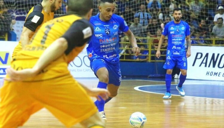 Partida foi disputada em alto nível pelas duas equipes. Foto: Nilton Rolin/Foz Cataratas Futsal