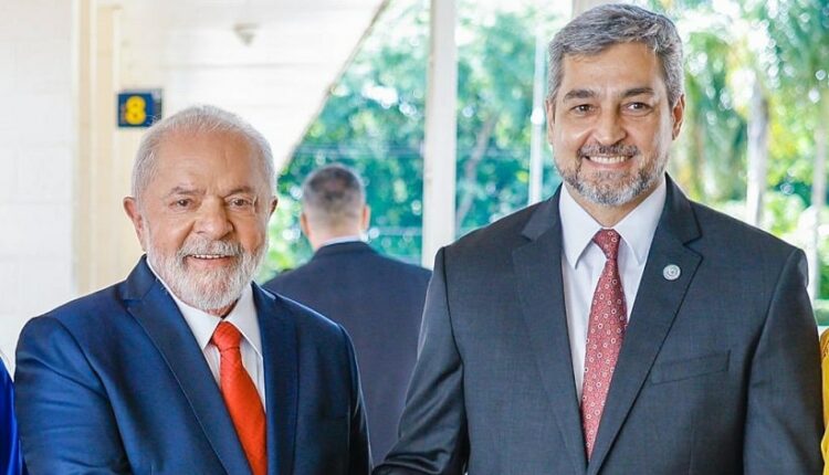 Mario Abdo Benítez com Lula, em encontro anterior entre os chefes de estado. Foto: Gentileza/Presidência do Paraguai (Arquivo)