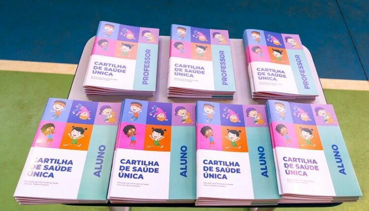 Material distribuído nas escolas do lado brasileiro da fronteira. Foto: Sara Cheida/Itaipu Binacional