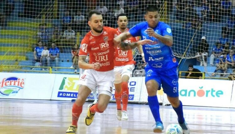 Time gaúcho sempre esteve em vantagem no marcador. Foto: Nilton Rolin/Foz Cataratas Futsal