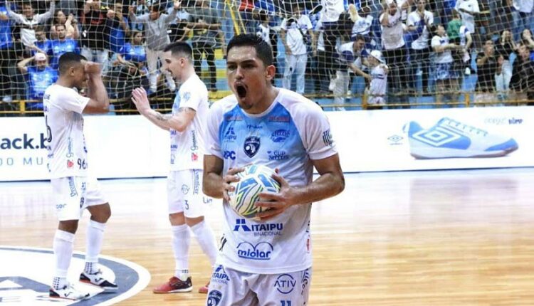 Pressão do torcedor é uma das armas do Foz Cataratas nos jogos no Ginásio Costa Cavalcanti. Foto: Nilton Rolin/Foz Cataratas Futsal