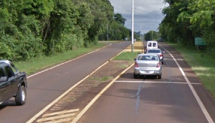 Cruzamento entre as rodovias nacionais 12 e 101, entre Puerto Iguazú e o lado argentino das Cataratas. Imagem: Google Street View