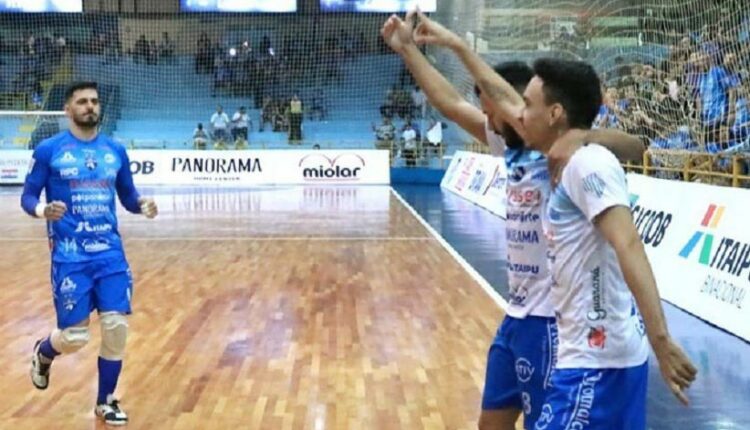 Foz Cataratas saiu na frente, tomou a virada e conseguiu reverter o placar. Foto: Nilton Rolin/Foz Cataratas Futsal