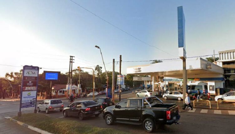 Posto YPF na Avenida Victoria Aguirre, área central de Puerto Iguazú. Imagem: Google Street View