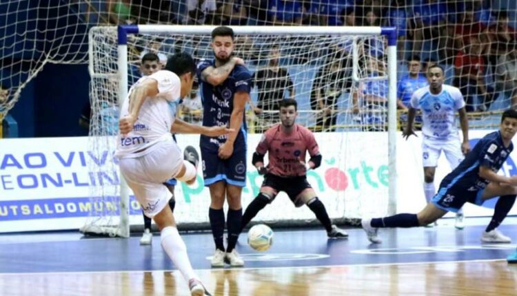 De um primeiro tempo de sonho, a uma segunda etapa de pesadelo. Assim foi a jornada do Foz Cataratas na noite desse sábado. Foto: Nilton Rolin/Foz Cataratas Futsal