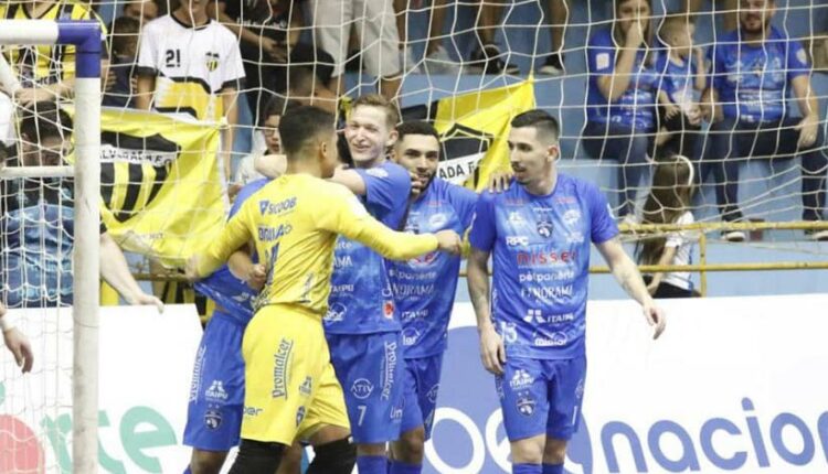 Liga Nacional de Futsal está chegando à reta final da fase de classificação. Foto: Nilton Rolin/Foz Cataratas Futsal