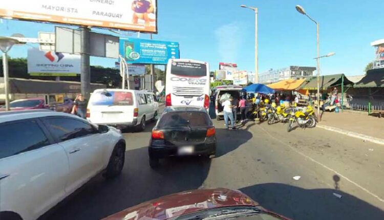 Crime ocorreu a metros da Ponte da Amizade, em local de grande circulação de pedestres e motoristas. Imagem: Imago Interativa/Google Street View (Arquivo)