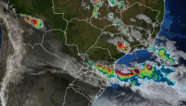 Imagem do satélite GOES16, compartilhada pelo Simepar às 6h30 desta quarta-feira (27).