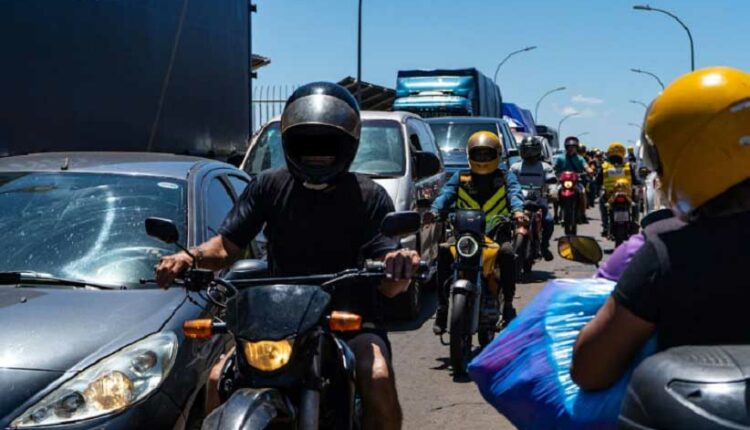 Trânsito de motos no alto da Ponte da Amizade, em imagem de arquivo do fotógrafo Marcos Labanca para o H2FOZ.