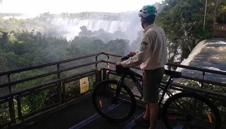 Guardas realizam ações como o patrulhamento das trilhas e áreas no interior do parque. Foto: Gentileza/Parque Nacional Iguazú (Argentina)