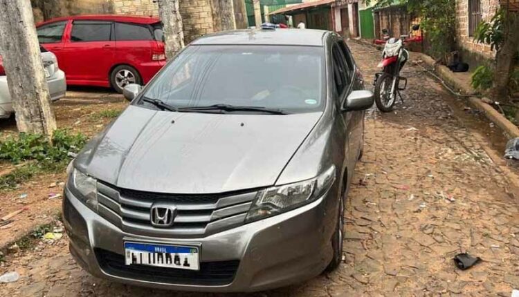 Honda foi abandonado no Setor III do bairro, vizinho ao Rio Paraná. Foto: Gentileza/Polícia Nacional do Paraguai