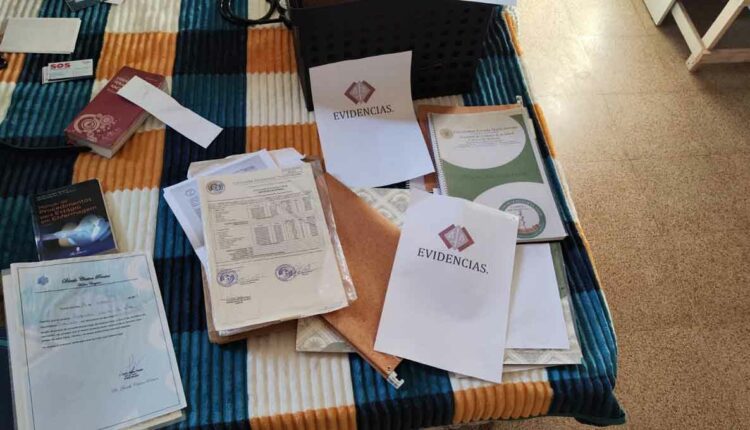 Material apreendido no apartamento dos investigados como autores das fraudes. Foto: Gentileza/Interpol Paraguay