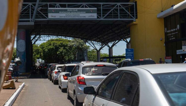 Pista de saída da aduana paraguaia de Ciudad del Este, sentido Brasil. Foto: Marcos Labanca/H2FOZ