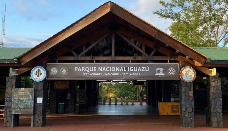 Ônibus vai do portão do parque argentino ao portão do parque brasileiro, passando pela Ponte Tancredo Neves e pelas rodovias 12 (Argentina) e 469 (Brasil). Foto: Gentileza/Iguazú Argentina (Arquivo)