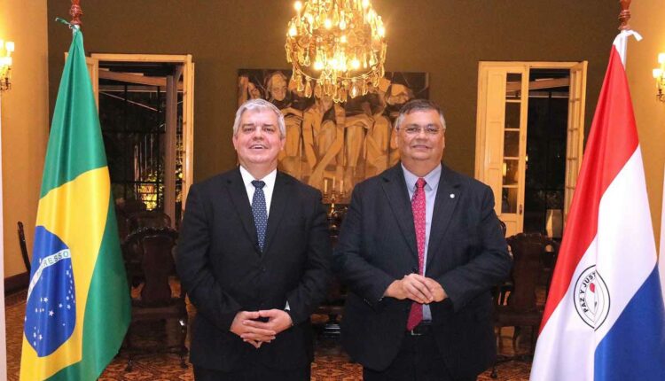 Enrique Riera, ministro do Interior do Paraguai, e Flávio Dino, ministro da Justiça e Segurança Pública do Brasil. Foto: Gentileza/Ministério do Interior