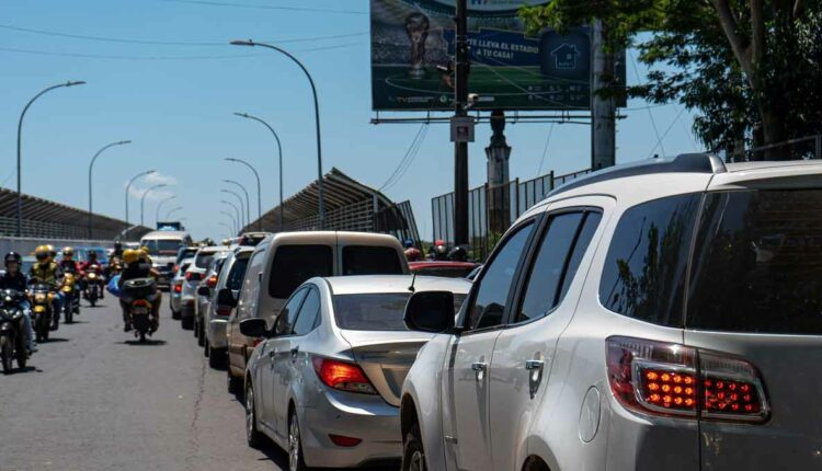 Trânsito pesado é uma das principais dificuldades para o acesso de ambulâncias a locais como a Ponte da Amizade. Foto: Marcos Labanca/H2FOZ (Arquivo)