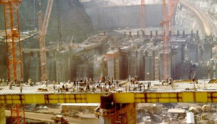 No auge da construção, cerca de 40 mil barrageiros trabalharam na usina de Itaipu. Foto: Acervo Histórico/Itaipu Binacional