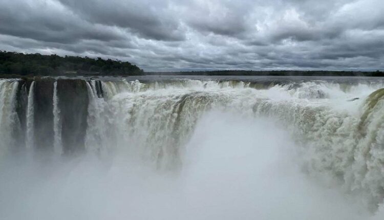 Paredão das Cataratas visto do mirante da Garganta do Diabo, lado argentino. Foto: Gentileza/Iguazú Argentina