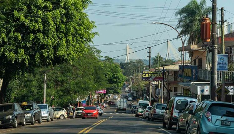 Puerto Iguazú tem 43,9 mil eleitores habilitados. Ao fundo, as torres da Ponte da Integração. Foto: Marcos Labanca/H2FOZ