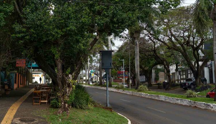 Avenida das Cataratas na região da Vila Yolanda, corredor turístico de Foz do Iguaçu. Foto: Marcos Labanca/H2FOZ