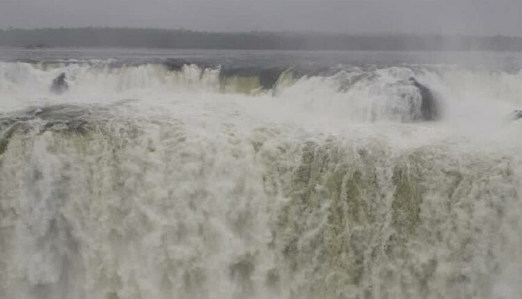 Salto União, na Garganta do Diabo, visto do mirante do lado argentino. Foto: Gentileza/Parque Nacional Iguazú (Arquivo)