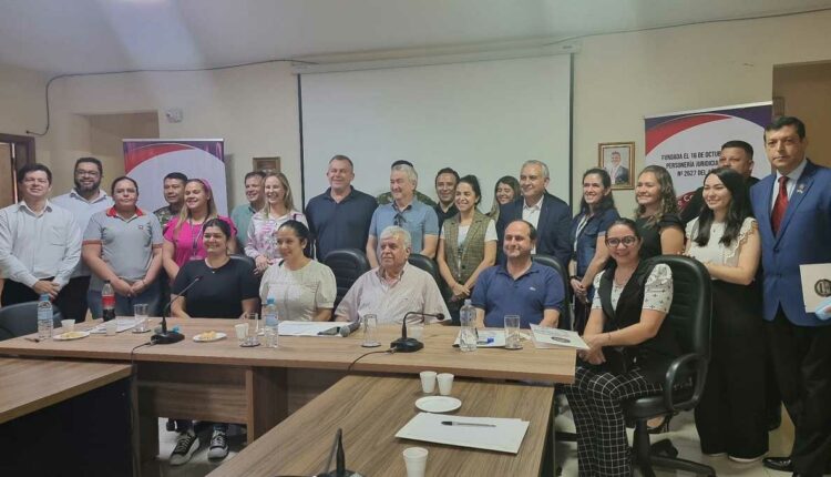 Foto compartilhada por Pablo René Ríos durante reunião na Câmara de Comércio e Serviços de Ciudad del Este, para organização da Black Friday 2023.