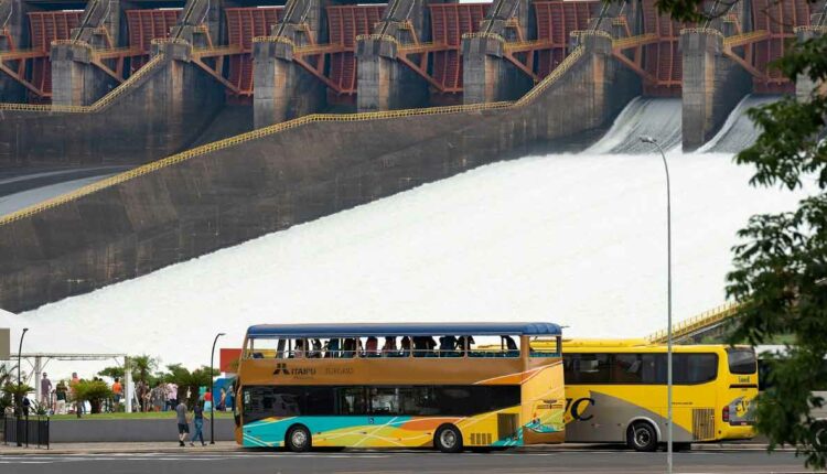 Abertura do vertedouro ocorre de forma sincronizada com a diminuição da cheia no Rio Iguaçu, localizado águas abaixo. Foto: Rubens Fraulini/Itaipu Binacional (Arquivo)