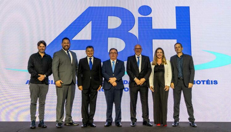 André Alliana, João Morales, Felipe Gonzalez, Manoel Linhares, Nilson de Nadai, Elaine Tenerello Valente e Paulo Iglesias. Foto: Marcos Labanca