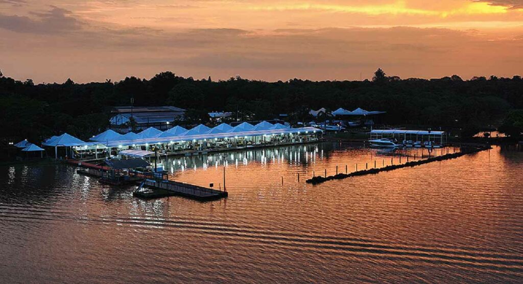 Estrutura montada no Iate Clube Lago de Itaipu para o Foz Internacional Boat Show 2023. Foto: Victor Santos/Revista Náutica