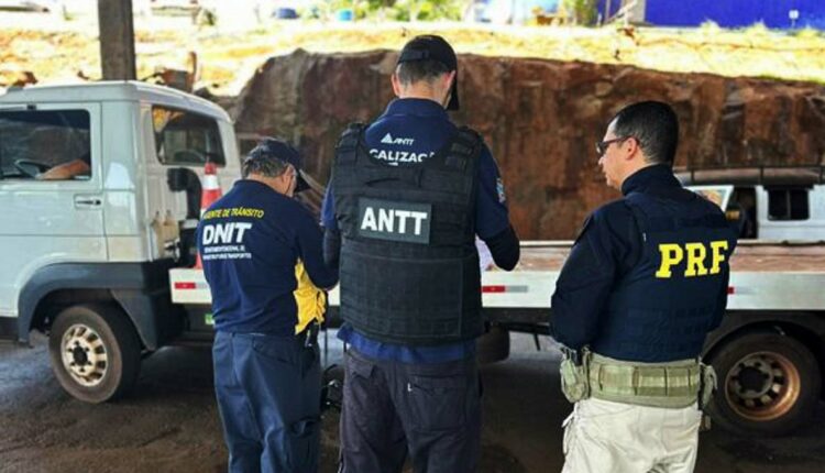 Trabalhos acontecem na cabeceira brasileira da passarela fronteiriça. Foto: Gentileza/PRF