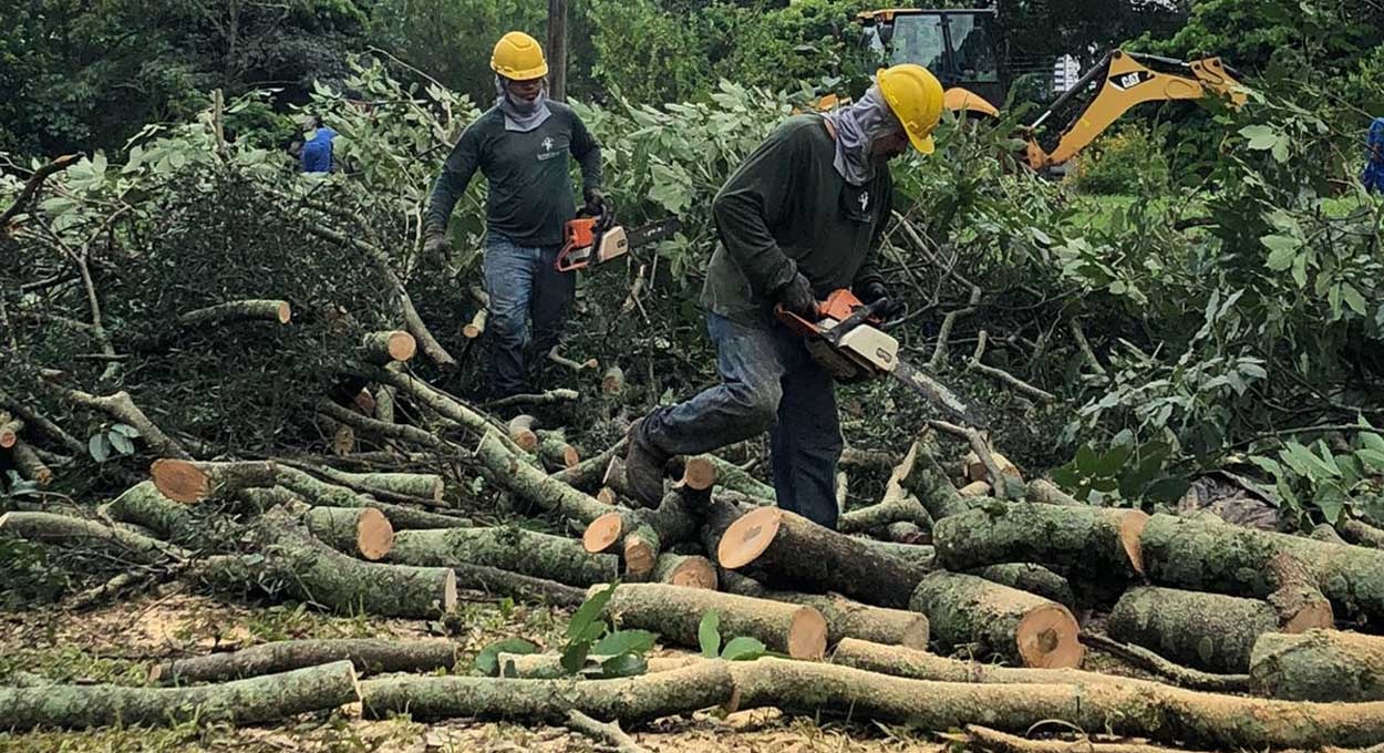 Praça se transformou em lamançall