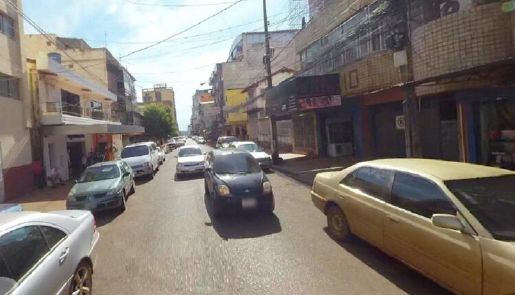 Situação ocorreu na Rua Camilo Recalde, a segunda à direita de quem entra no Paraguai pela Ponte da Amizade. Imagem: Imago Interativa/Street View (Arquivo)