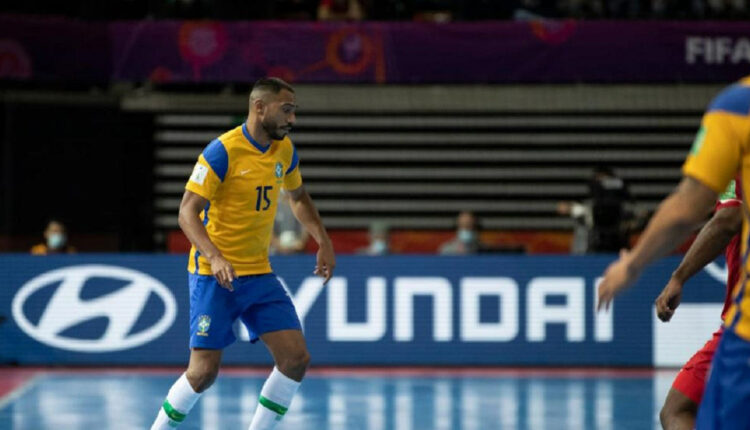 Lé disputou competições como a Copa do Mundo de 2021. Foto: Gentileza/Foz Cataratas/CBF Futsal